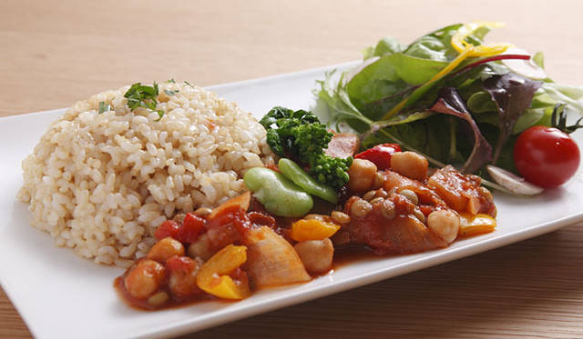 <b>uka｜ukafe</b>　ランチ 「日替わり玄米ランチプレート」 950円