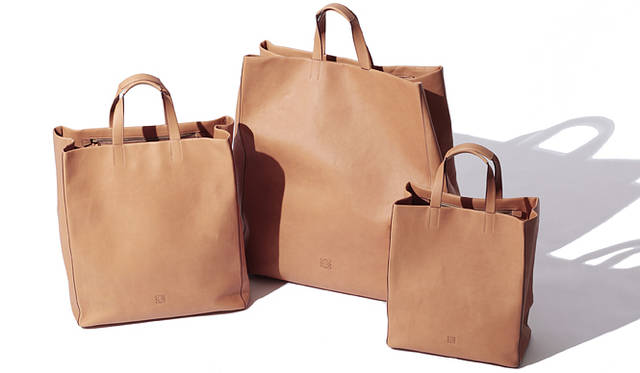 <strong>LOEWE｜ロエベ</strong>　左からトートバッグ 19万9500円、トートバッグ 24万5700円、トートバッグ 16万8000円（すべてロエベ／ロエベカスタマーインフォメーションサービス Tel. 03-6215-6116）