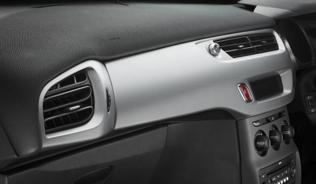 <b>CITROEN C3｜シトロエン C3</b>
