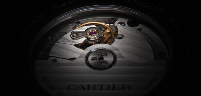 Calibre de Cartier｜カリブル ドゥ カルティエ 自動巻き、ピンクゴールド＆ステンレススティールケース×アリゲーターストラップ、直径42mm、シースルーバック、日常生活防水、 93万2400円（予価）