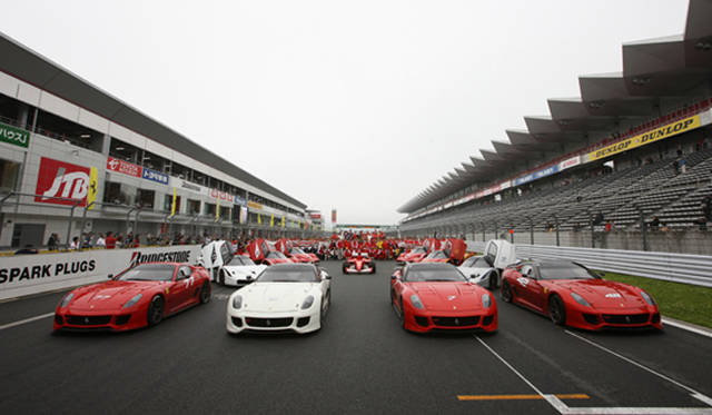 　F1、FXX、599XXの迫力の揃いぶみ