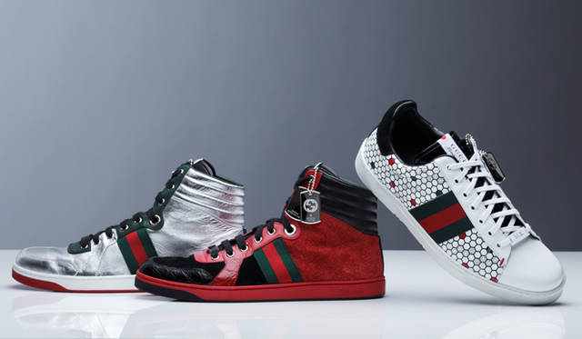 <b>GUCCI｜グッチ</b>　東京のGUCCI ICON-TEMPORARY TOKYO限定のエクスクルーシブ コレクションより。左から、シルバーレザーハイカットスニーカー 8万9250円、レッドスエードハイカットスニーカー 9万9750円、ハニカム柄ローカットスニーカー 8万9250円（すべてグッチ／グッチ ジャパン）