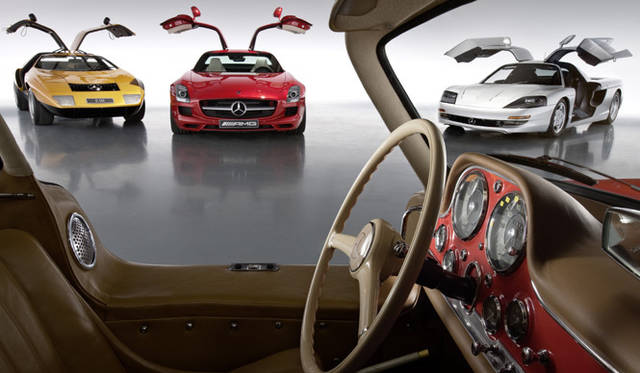 <b>Mercedes-Benz SLS AMG｜メルセデス・ベンツ SLS AMG</b>　左奥からC111、SLS AMG、C112、手前300 SL (W 198)