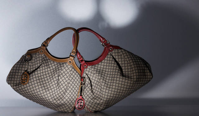 <b>GUCCI｜グッチ</b>　「ディアマンテ」“SUKEY”トートバッグ（ベージュ、ボルドー）各[W38.5×H26×D12cm] 11万5500円（ともにグッチ／グッチ ジャパン）