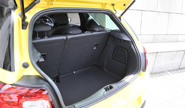 　CITROEN DS3 Chic