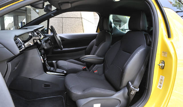 　CITROEN DS3 Chic