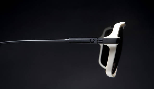 　LANCIER by DITA EYEWEAR 「S.001」 グリーンレンズ　7万7000円、ブラウンレンズ　9万4500円、グレーレンズ　9万4500円