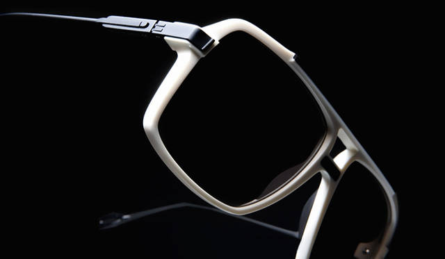 　LANCIER by DITA EYEWEAR 「S.001」 グリーンレンズ　7万7000円、ブラウンレンズ　9万4500円、グレーレンズ　9万4500円