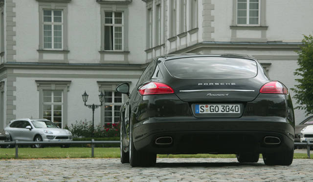 <b>PORSCHE PANAMERA｜ポルシェ パナメーラ</b>　パナメーラ4