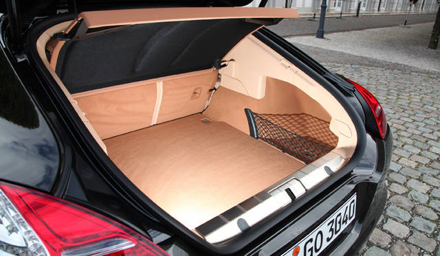 <b>PORSCHE PANAMERA｜ポルシェ パナメーラ</b>　パナメーラ4