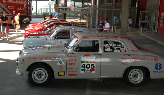 <b>Alfa Romeo 1910-2010｜アルファ ロメオ100周年イベント</b><br />アルファによる名門クラシックカーチーム、「スクーデリア・ポルテッロ」は、専用の大型トレーラーにマシンを満載しての登場。