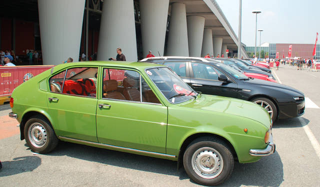 <b>Alfa Romeo 1910-2010｜アルファ ロメオ100周年イベント</b><br />日本ではコンディションのよい個体が極めて少ないアルファスッドだが、ここでは新車と見紛うすばらしいクルマが大挙参加した。