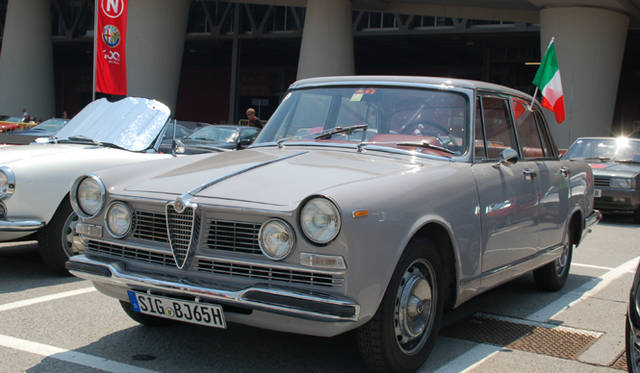 <b>Alfa Romeo 1910-2010｜アルファ ロメオ100周年イベント</b><br />現時点の日本には、おそらく1台も存在しないと思われる2600ベルリーナ。こんなクルマが見られるのも、100周年ならではだろう。