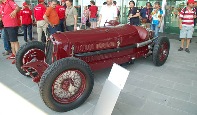 <b>Alfa Romeo 1910-2010｜アルファ ロメオ100周年イベント</b><br />こちらも「ムゼオ・アルファ ロメオ」から貸与・展示された8C2300モンツァ。’30年代のGPで活躍した一台だ。
