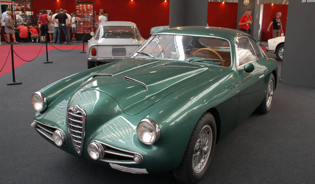 <b>Alfa Romeo 1910-2010｜アルファ ロメオ100周年イベント</b><br />カロッツェリア別のコーナーも用意され、アルファの歴史を築いてきたモデルたちが数多く展示された。これはザガートの1900SSZ。
