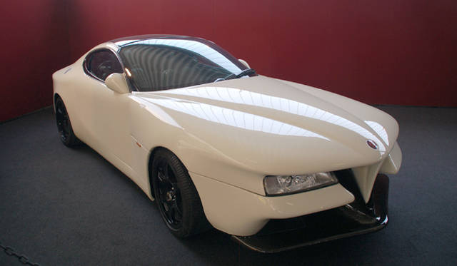 <b>Alfa Romeo 1910-2010｜アルファ ロメオ100周年イベント</b><br />創成期のアルファを数多く製作、1994年に復活したカロッツェリア・カスターニャが、SZをベースに試作した“ヴィットリア”。