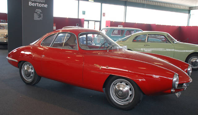 <b>Alfa Romeo 1910-2010｜アルファ ロメオ100周年イベント</b><br />ジュリエッタSSは有名なモデルだが、こちらはそのデビュー直後にごく少数が製作された初期型。ノーズが明らかに低くなっている。