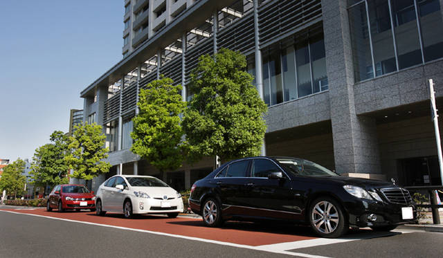 <b>エコカー3モデル乗りくらべ新潟ツアー</b>　編集部近くの墨田区錦糸公園脇に金曜朝7：00に集合した。