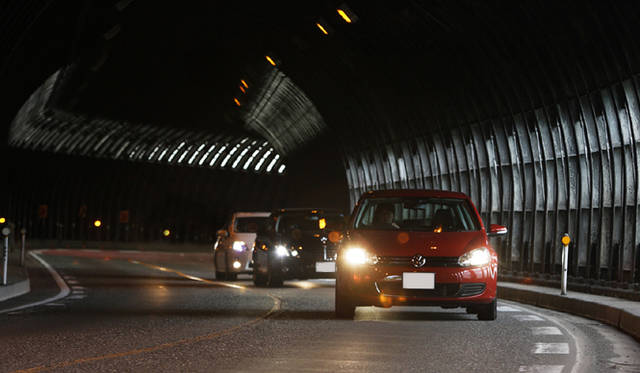 <b>エコカー3モデル乗りくらべ新潟ツアー</b>　交通の流れにのって、六日町のインターから柏崎方面へ向かう。