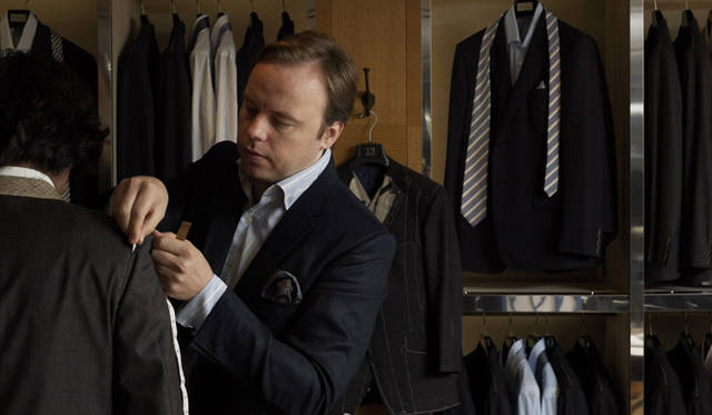 <strong>dunhill</strong> Nude measurements were also taken, though not shown in the photo.