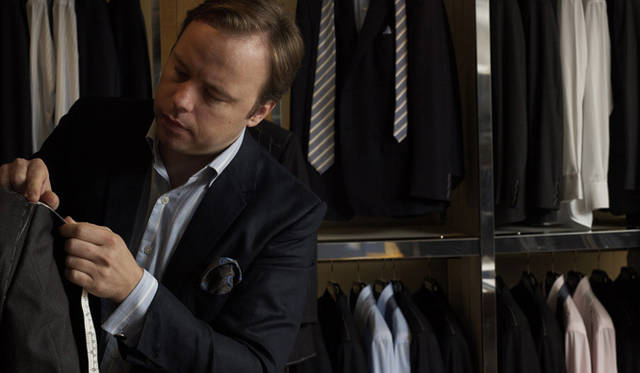 <strong>dunhill</strong> Every precise action, rooted in Savile Row tradition.