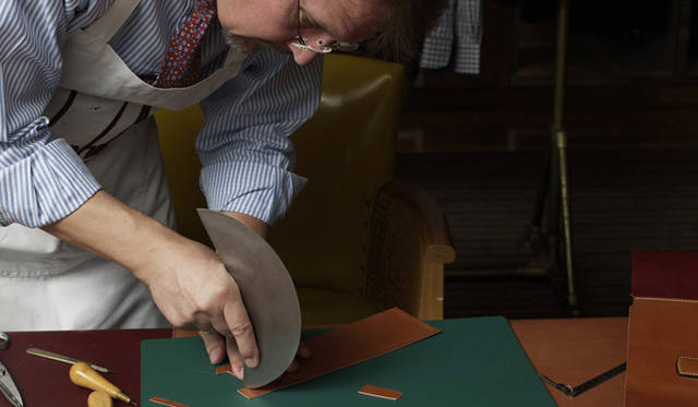<strong>dunhill</strong> His dexterity, inherited from his father, a shoemaker, is astonishing.