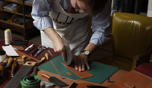 <strong>dunhill</strong> The sum of precise work results in some of the world's finest leather goods.