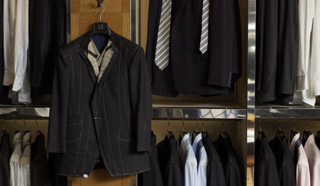<strong>dunhill</strong> The toile is expected to arrive in about three months.