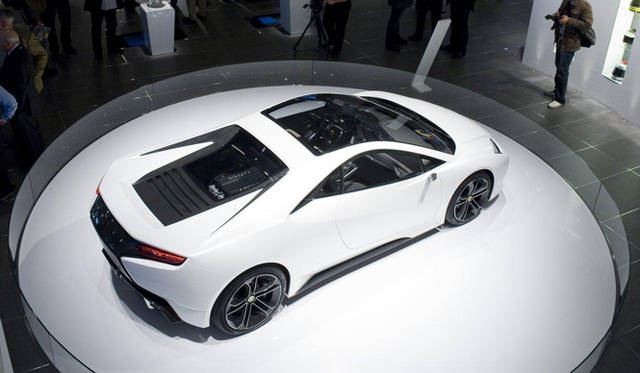 <strong>LOTUS ESPRIT</strong>