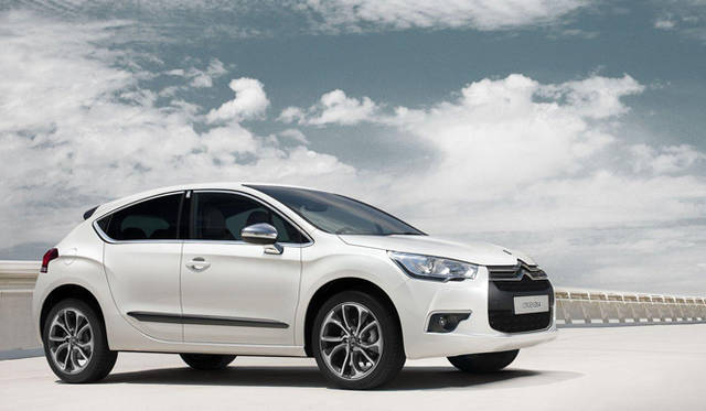 <strong>CITROEN｜シトロエン DS4</strong>