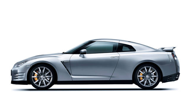 <strong>日産｜NISSAN GT-R</strong>