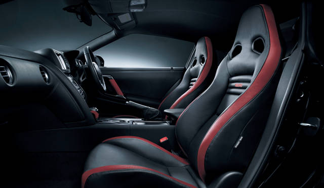 <strong>日産｜NISSAN GT-R</strong><br>GT-R Black edition
