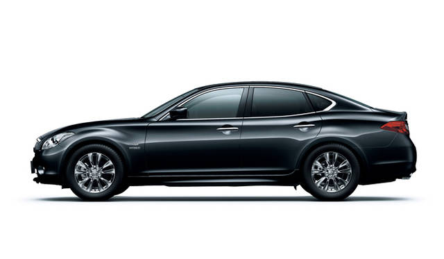<strong>日産 フーガ ハイブリッド｜NISSAN FUGA HYBRID</strong><br>ボディカラー、スーパーブラック