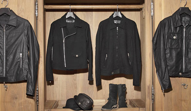 <strong>CHROME HEARTS｜クロムハーツ</strong>　正面左／ダブルライダース（ウール）45万8850円、右／シングルライダース（カシミヤ）48万9300円