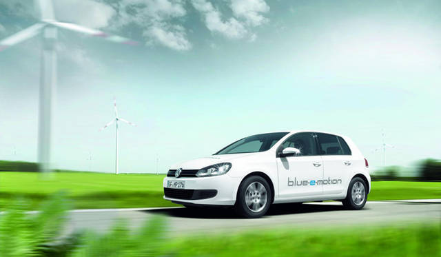 <strong>Volkswagen GOLF blue e-motion｜フォルクスワーゲン ゴルフ ブルー e モーション</strong>