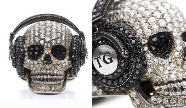 <strong>Hysteric Glamour × Trygod</strong>　「Trygod for Hysteric Glamour」 ヘッドフォンスカルリング262万5000円（シルバー925、ダイヤ、ブラックダイヤ）