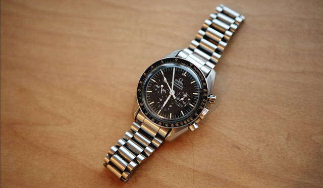 <strong>My Own Watch　第3回｜松浦俊夫</strong> 愛用の時計、オメガ「スピードマスター」のアポロ11号限定モデル。