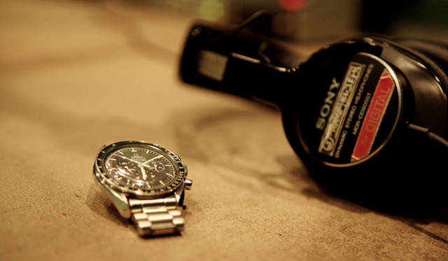 <strong>My Own Watch　第3回｜松浦俊夫</strong> 愛用の時計、オメガ「スピードマスター」のアポロ11号限定モデル。