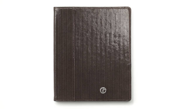 <strong>GIORGIO ARMANI|ジョルジオ アルマーニ</strong>　iPadケース[26×21.5×1.5 cm]　5万400円（ジョルジオ アルマーニ／ジョルジオ アルマーニ ジャパン）