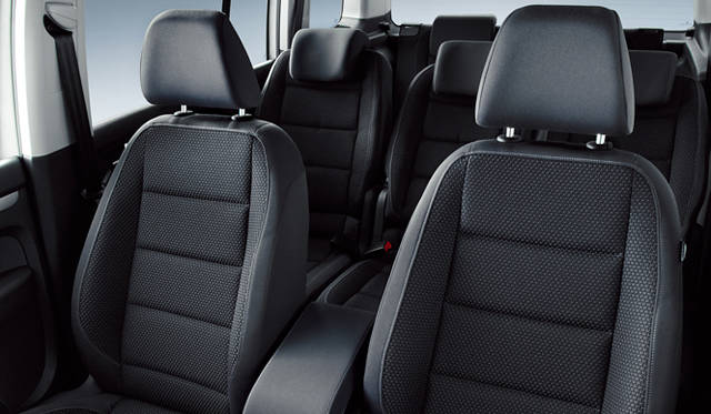 <strong>Volkswagen Golf Touran｜フォルクスワーゲン ゴルフ トゥーラン</strong>　シート全景。こちらはTSI Comfortlineの内装。