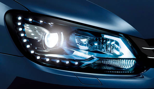 <strong>Volkswagen Golf Touran｜フォルクスワーゲン ゴルフ トゥーラン</strong>　バイキセノンヘッドライト