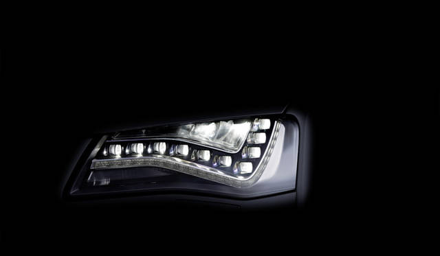<strong>Audi A8｜アウディ A8</strong>　フルLEDヘッドライト