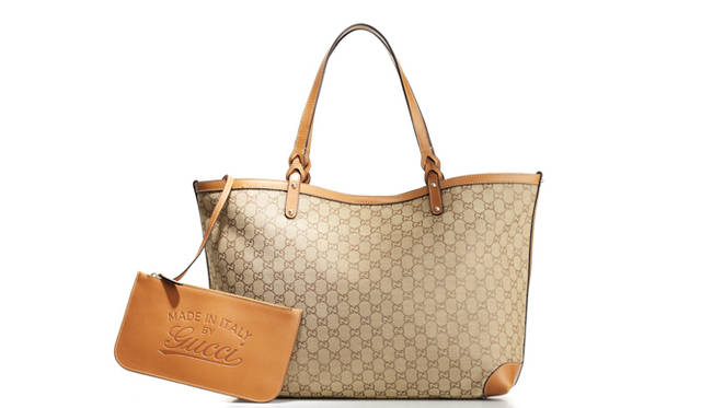 <strong>GUCCI｜グッチ</strong>　ブランドのアイコン的存在である「オリジナルGG」をラメ感のあるプリントで仕上げた。「グッチ クラフト」バッグ [W48×H28×D16cm] 7万5600円（グッチ／グッチ ジャパン）