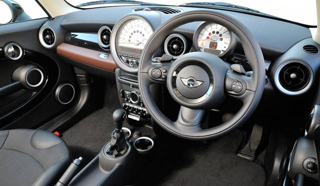<strong>MINI COOPER CLUBMAN</strong>