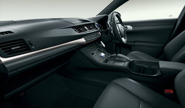 <strong>LEXUS CT200h｜レクサス CT200h</strong>　vesion L