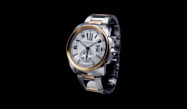 <strong>Cartier｜カルティエ</strong>　ステンレス素材にくわえローズゴールド素材を使ったコンビネーション素材の「ゴールド＆スティール」モデルも。「カリブル ドゥ カルティエ」