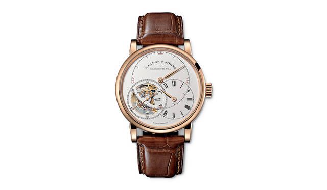 <strong>A. Lange ＆ Sohne｜A.ランゲ＆ゾーネ</strong> トゥールビヨン脱進機とともに時計の駆動力を安定させるランゲ自慢の極小のチェーンフュジー機構を腕時計ながらムーブメントに組み込み、機械式腕時計としての最高精度を追求した“プール・ル・メリット”の第4作目。「リヒャルト・ランゲ・トゥールビヨン“プール・ル・メリット”」1647万4500円（8月発売予定）