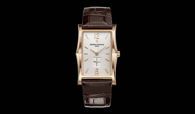 <strong>Vacheron Constantin｜ヴァシュロン・コンスタンタン</strong>　伝説的な名品を現代的な視点で再解釈してデザインされる「ヒストリーク」コレクションから。今回は1954年に製造されたモデルがデザインのモチーフだ。「ヒストリーク・アロンデ 1954」226万8000円。4月発売予定。