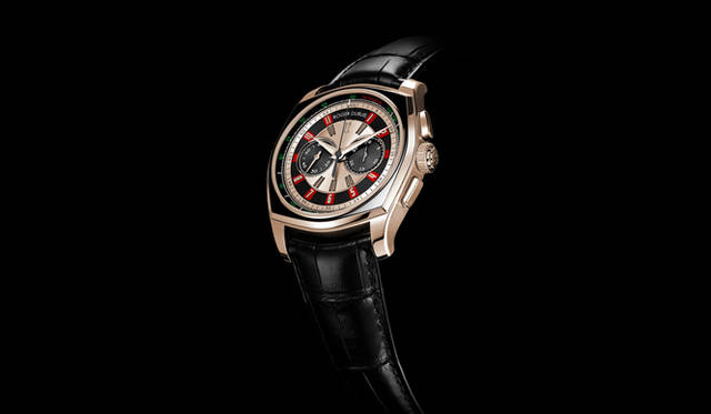 <strong>Roger Dubuis｜ロジェ・デュブイ</strong> 赤を効果的に差し色に使った文字盤とベゼル部分のみ、PVDコーティングをほどこしたブラックのチタン製を使っている。「モネガスク ビッグナンバー クロノグラフ」359万1000円。今秋発売予定。