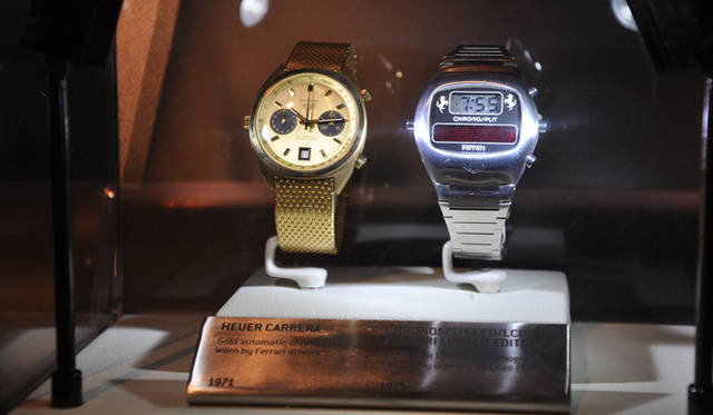 <strong>TAG Heuer｜タグ・ホイヤー</strong> 1970年代の、タグ・ホイヤーのウォッチ。この時代のタグ・ホイヤーとフェラーリのコラボレーションはあまりに有名だ。当時、タグ・ホイヤーはフェラーリに独自の計時システムを提供。また製品には今日の「マイクロタイマー」のルーツともいえるデジタルウォッチもあった。